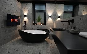Luxusapartment mit Badewanne und Parkplatz